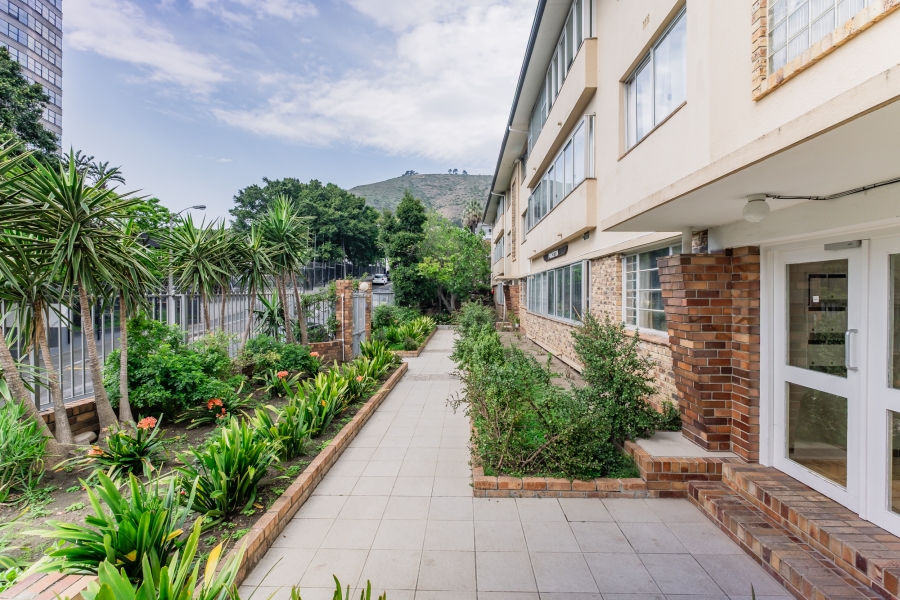 2 Bedroom Property for Sale in Sea Point Western Cape